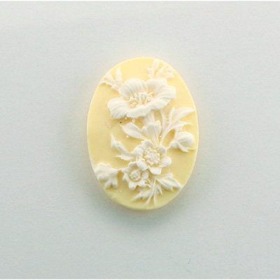 Plastic Cameo - Flower Arrangement Oval 25x18MM WHITE ON IVORY