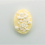 Plastic Cameo - Flower Arrangement Oval 25x18MM WHITE ON IVORY