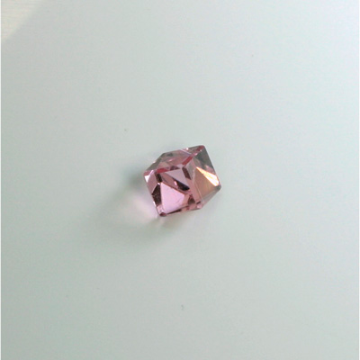 Cut Crystal Foiled Angled Cube 04MM LT ROSE