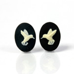 Plastic Cameo - HuMMingbird Oval 18x13MM IVORY ON BLACK