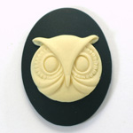 Plastic Cameo - Owl Oval 40x30MM IVORY ON BLACK