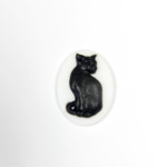 Plastic Cameo - Cat Sitting Oval 18x13MM BLACK ON WHITE