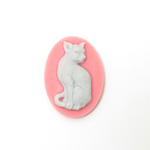 Plastic Cameo - Cat Sitting Oval 25x18MM GREY ON PINK