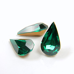 Preciosa Crystal Point Back Fancy Stone - Pear 13x7.8MM EMERALD