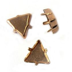 Brass Prong Setting - Closed Back - Triangle 10mm - RAW BRASS
