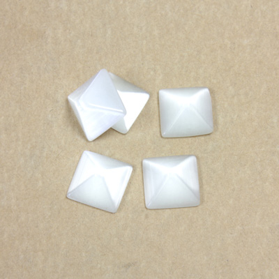 Fiber-Optic Cabochon - Pyramid Top 08x8MM CAT'S EYE WHITE