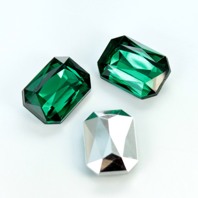 Plastic Point Back Foiled Stone - Cushion Octagon 18x13MM EMERALD