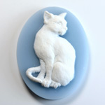 Plastic Cameo - Cat Sitting Oval 40x30MM WHITE ON BLUE