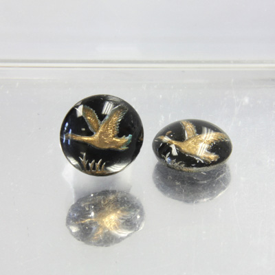 Glass Crystal Painting with Carved Intaglio Duck - Round 13MM GOLD on JET