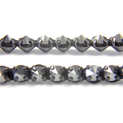 Preciosa Metal Spike Banding 1 Row - Round 15SS HEMATITE/BLACK