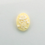 Plastic Cameo - Flower Arrangement Oval 18x13MM WHITE ON IVORY