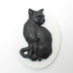 Plastic Cameo - Cat Sitting Oval 40x30MM BLACK ON WHITE