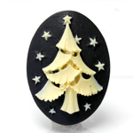 Plastic Cameo - Christmas Tree Oval 40x30MM IVORY ON BLACK