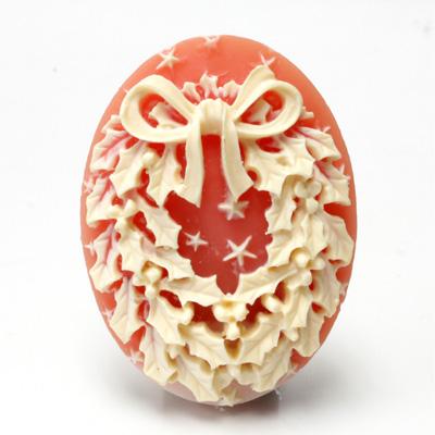 Plastic Cameo - Christmas Wreath Oval 40x30MM IVORY ON CORNELIAN