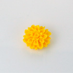 Plastic Carved No-Hole Flower - Dahlia 18MM YELLOW